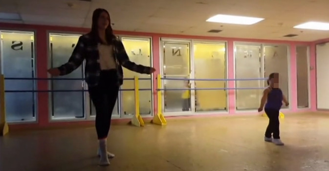 BAMBINA DOWN RIFIUTATA DALLE SCUOLE DI DANZA: ECCO LA SUA RIVINCITA - VIDEO - 10/04/2016