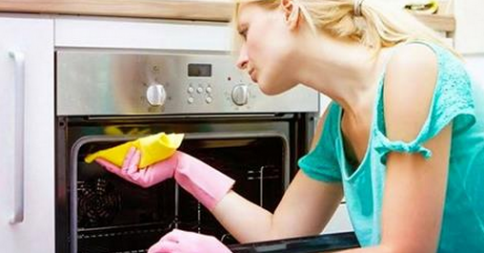 ECCO COME PULIRE IL FORNO IN UN BATTER D'OCCHIO - 22/01/2015