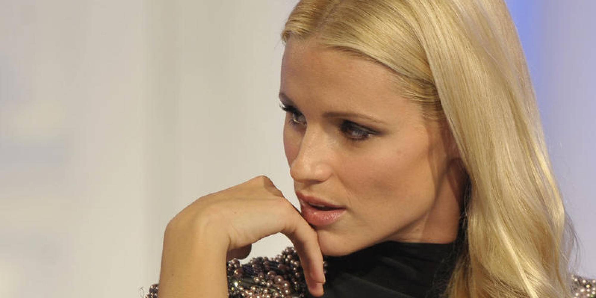 MICHELLE HUNZIKER RISCHIA 6 MESI DI DETENZIONE: LA GRAVE ACCUSA CHE LA POTREBBE METTERE NEI GUAI - 17/04/2016