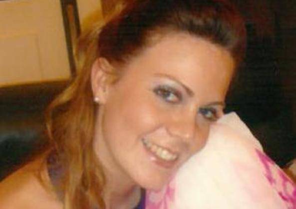 LAURA DECIDE SI NON CURARSI PER FAR NASCERE LA SUA BAMBINA: ''NON IMPORTA, SE VIVE LEI, VIVO ANCHE IO'' - 09/05/2016