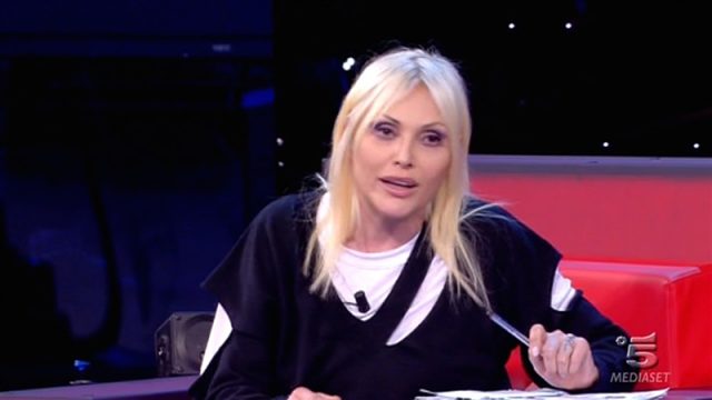AMICI 2016: ANNA OXA DENUNCIA TUTTI: ''LE AUTORITA' CI STANNO GIA' LAVORANDO'' - 30/05/2016