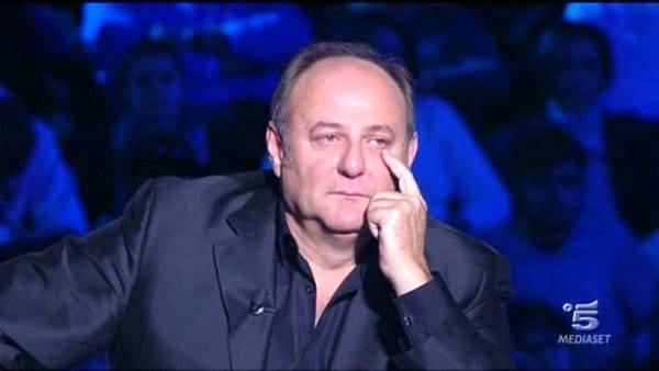 INCIDENTE DOMESTICO PER GERRY SCOTTI: ECCO LE SUE CONDIZIONI - 10/07/2016