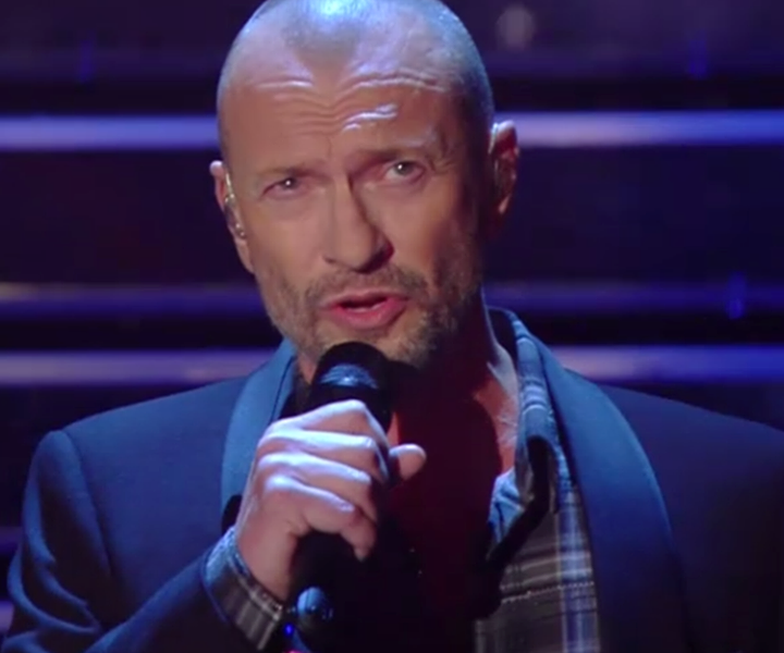 ACCADE DURANTE L'ESIBIZIONE DI BIAGIO ANTONACCI: IL DETTAGLIO CHE NON PASSA INOSSERVATO: ECCO LA REAZIONE DEL WEB - 12/02/2015