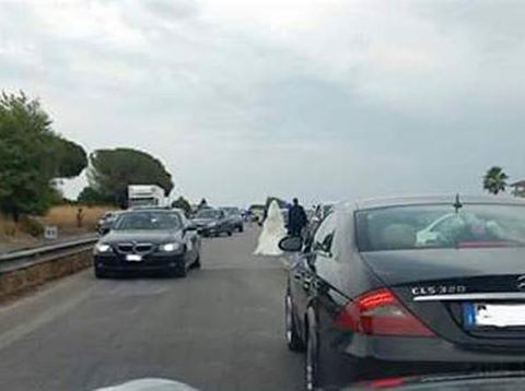 ROMA, AUTOMOBILISTI ALLIBITI: SI CHIAMA GRETA ED E' LA SPOSTA CHE STA FACENDO PARLARE DI SE - 25/07/2016