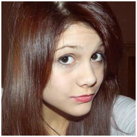 PRIMA LA FECERO UBRIACARE, POI RIPRESERO LA SCENA HOT COL CELLULARE: CAROLINA MORTA A 14 ANNI E PER I GENITORI ANCORA DOLORE - 01/08/2016