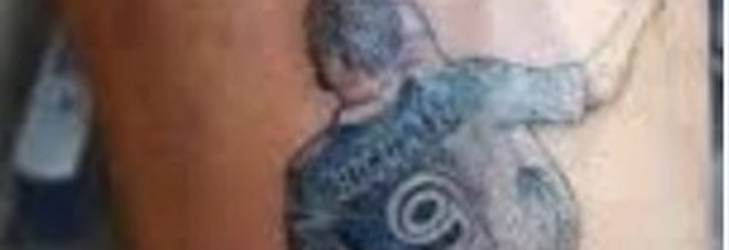 ''AAA POSSESSORE DEL TATUAGGIO DI HIGUAIN CERCASI PER RIMOZIONE''. L'INCREDIBILE STORIA SU FACEBOOK - 02/08/2016