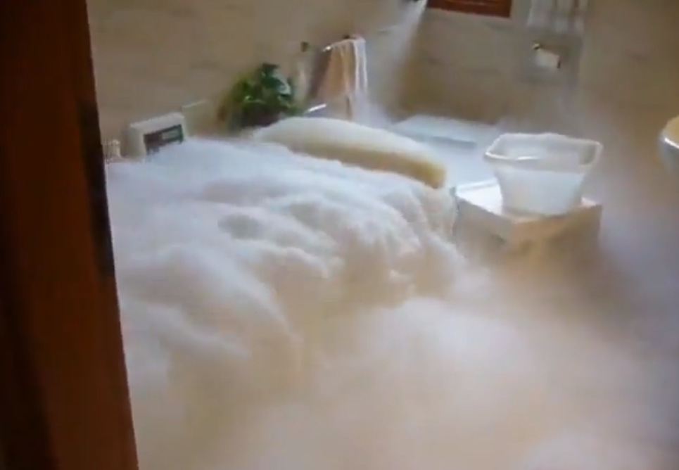 ESPERIMENTO SHOCK: TORNA IN VITA DOPO AVERLO MESSO IN ACQUA GHIACCIATA - FOTO - 26/04/2015