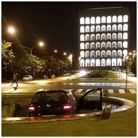 ROMA - NON RIUSCIRETE A CREDERE AI VOSTRI OCCHI: I PASSANTI ALLIBITI E LA FOTO FA IL GIRO DEL WEB - 20/09/2016