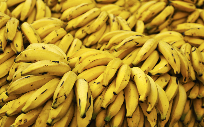 COMPRANO BANANE AL SUPERMERCATO: CENTINAIA DI RAGNI VELENOSI GLI INFESTANO CASA - 22/09/2016