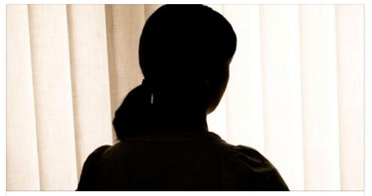 Il PARTNER LA COSTRINGE A FARE SESSO CON 13ENNE, POI RIVELA L'ASSURDO MOTIVO - 28/09/2016