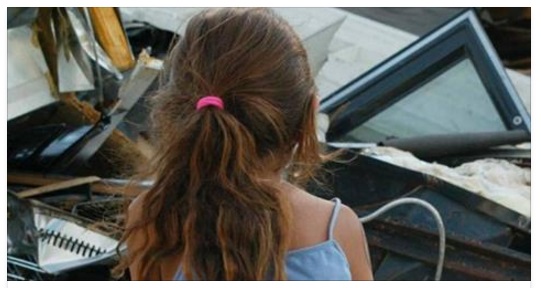 LAMENTA MAL DI PANCIA A SCUOLA, BIMBA DI 10 ANNI PARTORISCE UN BAMBINO - 29/09/2016