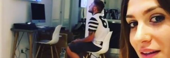 CIRO IMMOBILE RAPITO DAL VIDEOGAME IGNORA LA BELLA MOGLIE, LEI LO PROVOCA COSI' - 28/09/2016
