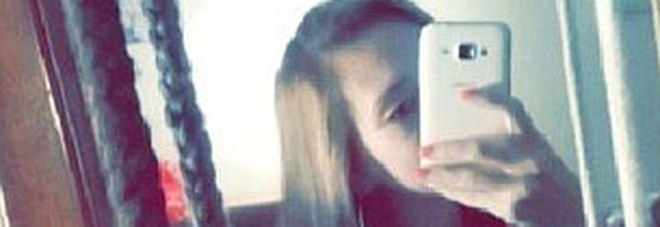 16ENNE GETTA LA FIGLIA DALLA FINESTRA E SCRIVE SU FB: ''AIUTATEMI, CHI HA UNA MACCHINA?'' - 03/10/2016
