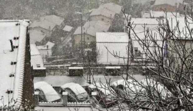 MALTEMPO: NEVE SU MEZZA ITALIA. FIOCCHI SU ROMA, AEREI IN TILT A FIUMICINO - 16/01/2013