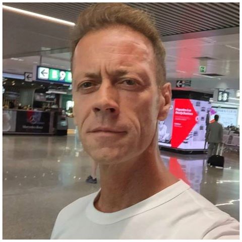 ROCCO SIFFREDI FINISCE IN OSPEDALE PER COLPA DI UNA FAN ''ASSATANATA'': ECCO COSA GLI HA FATTO - 24/10/2016