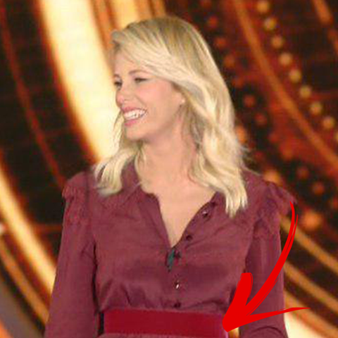 GRANDE FRATELLO: AVETE VISTO L'ABITO DI ALESSIA MARCUZZI? ARRIVA IN STUDIO E DIVAMPANO LE POLEMICHE - 02/10/2015