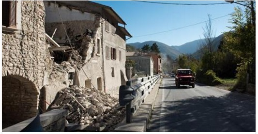 TERREMOTO AVVERTITA UNA NUOVA FORTE SCOSSA E GENTE IN STRADA - 31/10/2016