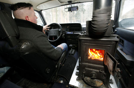 E' riuscito ad ottenere il permesso per poter circolare con una stufa a legna nella sua auto - 16/01/2013