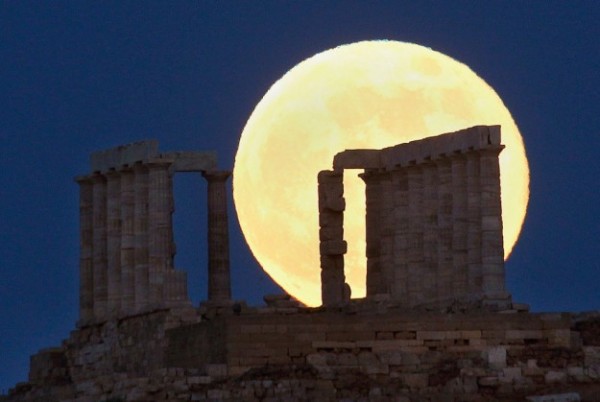 ARRIVA LA ''SUPER LUNA EXTRA'' E' LA PIU' GRANDE DEGLI ULTIMI 70 ANNI: ECCO QUANDO AMMIRARLA - 03/11/2016
