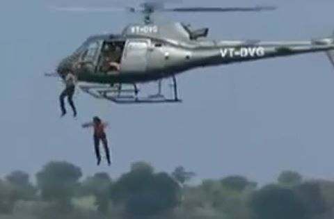 SI LANCIANO DALL'ELICOTTERO E ANNEGANO. MORTI DUE ATTORI SUL SET DI UN FILM D'AZIONE - 08/11/2016