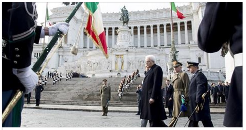 ROMA - IRROMPE AL VITTORIANO E FA IL SALUTO FASCISTA: POI LO PUNISCONO COSI' - 08/12/2016
