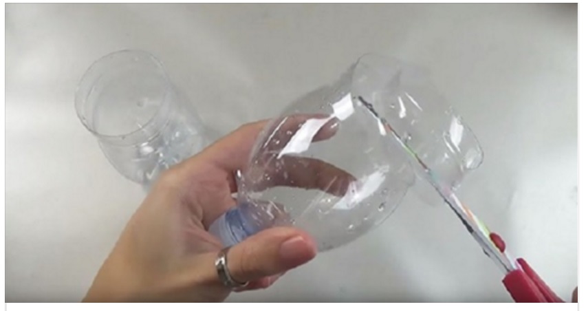 COME REALIZZARE FACILMENTE PALLINE DI NATALE CON LE BOTTIGLIE DI PLASTICA IN MODO VELOCE - 14/12/2016