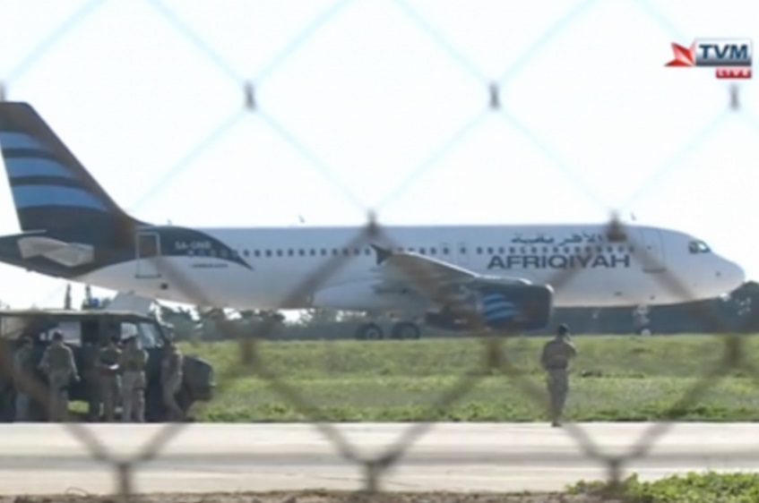 DIROTTAMENTO AEREO: TERRORISTI IN POSSESSO DI ARMI E BOMBE A MANO - IN OSTAGGIO 118 PASSEGGERI - 23/12/2016