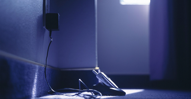 LASCI SEMPRE IL CARICABATTERIA SEMPRE IN CORRENTE? ECCO QUANTO VI COSTA - 22/01/2016