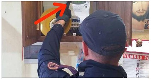 NUOVA TRUFFA DELLA CORRENTE: ''SE A CASA ACCADONO QUESTE 2 COSE CHIAMATE SUBITO LA POLIZIA'' - 03/04/2017