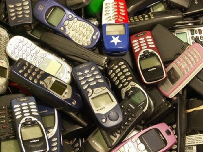 VECCHI CELLULARI: ANCHE I MODELLI DIFFUSISSIMI POSSONO VALERE FINO A 2000 EURO. LA LISTA COMPLETA - 22/05/2017