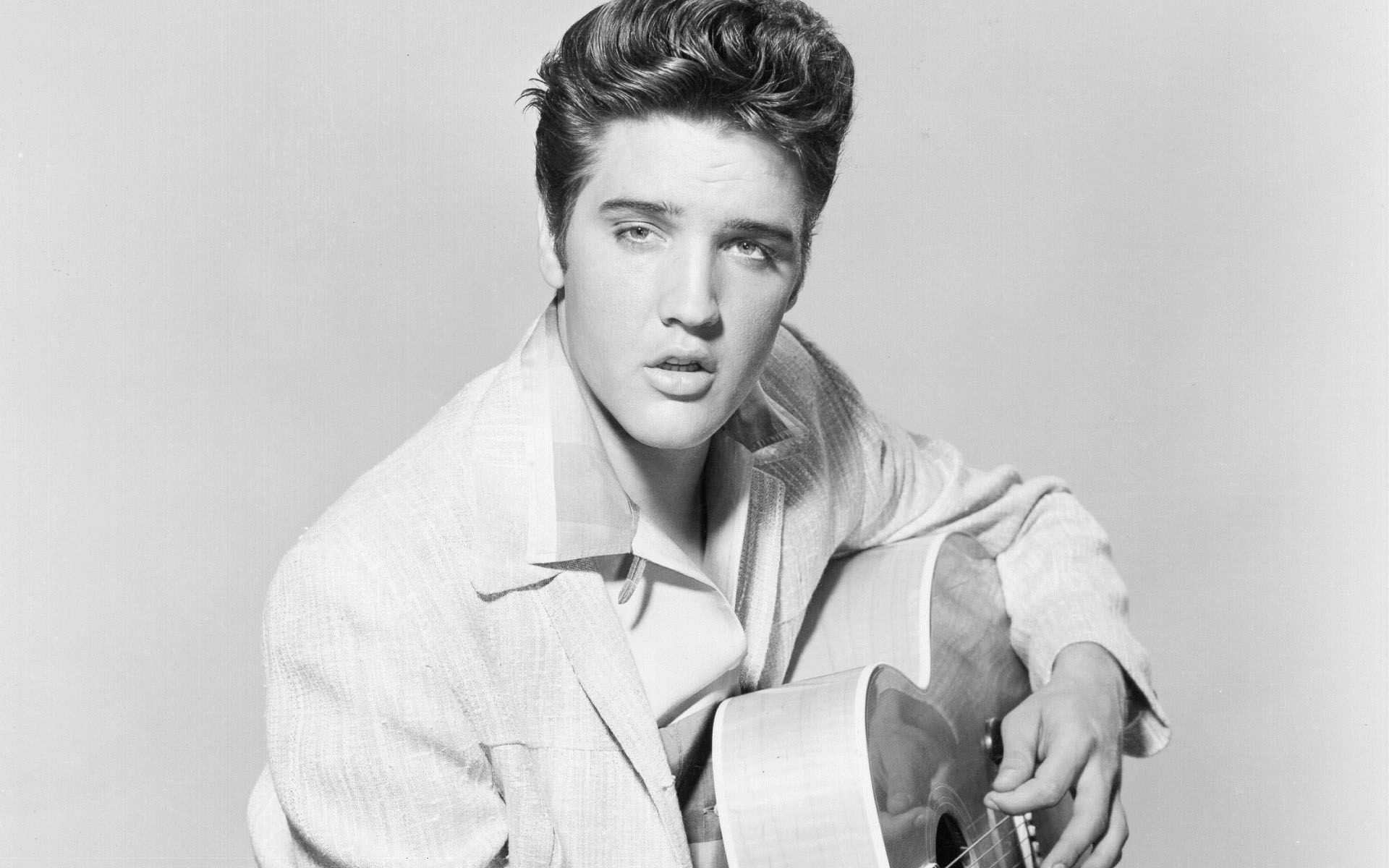LA NIPOTE DI ELVIS PRESLEY E' CRESCIUTA ED E' IMPRESSIONANATE LA SOMIGLIANZA CON IL CELEBRE CANTANTE - 13/06/2017