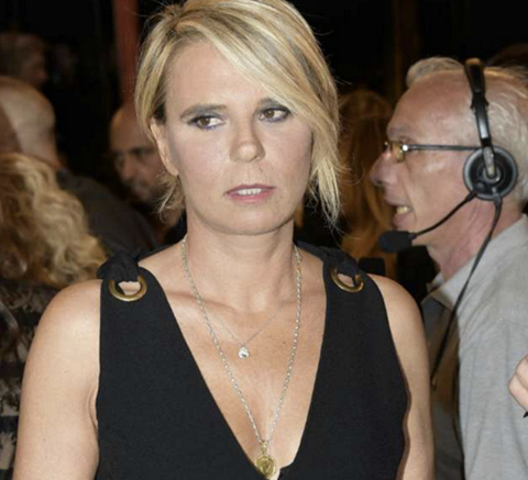 ''E' UNA ST@@@A'' PRIMA LA GRAVE OFFESA CONTRO MARIA DE FILIPPI POI LA SUPPLICA PER ANDARE NEI SUOI PROGRAMMI - 16/02/2016