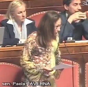 Senatrice del Movimento 5 Stelle distrugge Berlusconi in aula – VIDEO - 15/05/2013