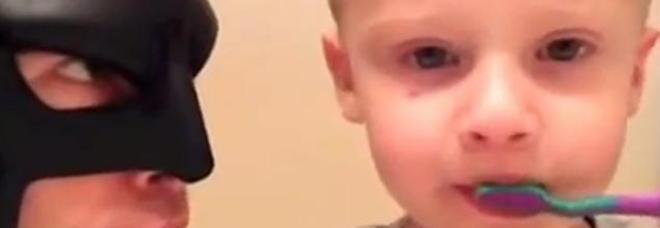 PAPÀ BATMAN, LA GUIDA DEL GENITORE SUPEREROE DIVENTA VIRALE IN RETE - VIDEO - 24/09/2013