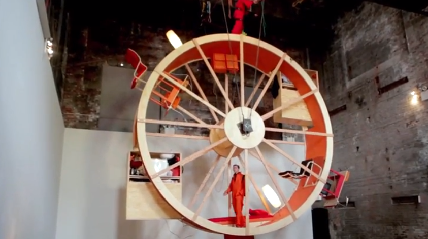 VIVONO 5 GIORNI SU UNA RUOTA GIGANTE COMPRESA DI TUTTI I CONFORT DI CASA - VIDEO - 15/03/2014