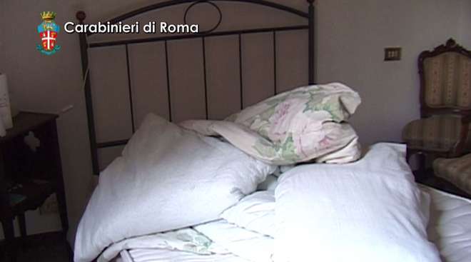 Roma, la casa d'appuntamento delle baby prostitute di 14 anni, una delle mamme a gestire - Foto - 29/10/2013