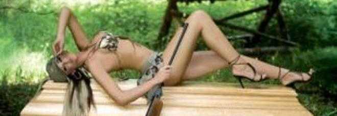 SEXY MODELLE SPONSORIZZANO LE BARE DA MORTO: ''ECCO IL CALENDARIO BIZZARRO'' - FOTO ALL'INTERNO - 29/10/2013