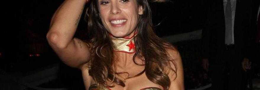 LA CANALIS ''WONDER WOMAN SEXY'': ARRIVA HALLOWEEN E LE VIP SI SFIDANO A CHI E' PIU' SEXY - FOTO ALL'INTERNO - 31/10/2013
