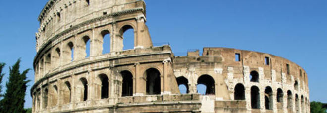 ROMA, UOMO SI DÀ FUOCO AL COLOSSEO: ''USTIONI SUL VOLTO E SU PARTI DEL CORPO'' - 31/10/2013