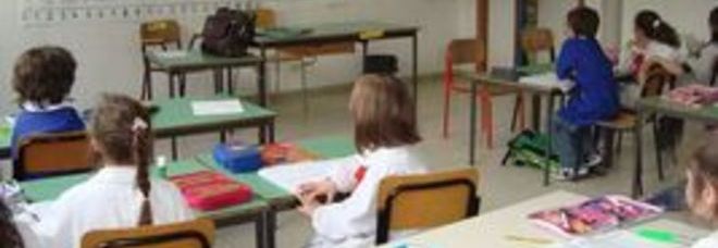 L'ALUNNO LE SPUTA IN FACCIA, MAESTRA 'RICAMBIA' ED ESORTA I SUOI COMPAGNI A FARE ALTRETTANTO - 28/11/2013