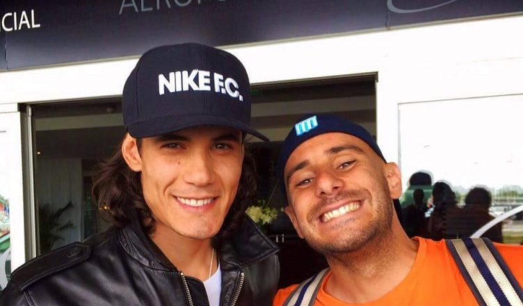 IN URUGUAY TIFOSO DEL NAPOLI A CAVANI: ''TORNI A NAPOLI?'' ECCO LA SUA RISPOSTA - 08/11/2016