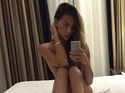 ''MA E' SENZA MUTANDE'' SARAH NILE, EX CONCORRENTE DEL GF DA SCANDALO CON QUESTO SELFIE E LA RETE SI SCATENA - 21/11/2016