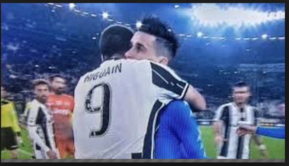HIGUAIN RIPARLA DEL NAPOLI E IGNORA ADL: ''NON ESULTAI CONTRO IL NAPOLI PERCHE'...'' - 30/11/2016