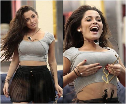 IL SENO DI ALESSIA MACARI: PRIMA L'HA MOSTRATO ALLE TELECAMERE POI LA CONFESSIONE - FOTO - 15/12/2016