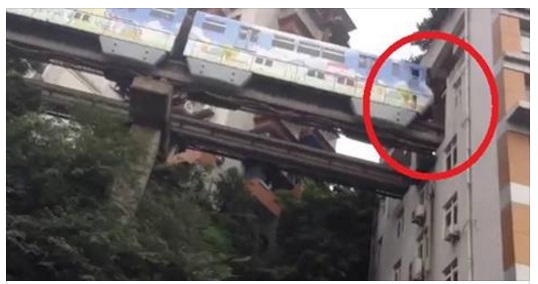 LA METRO ENTRA DIRETTAMENTE NEL PALAZZO: IL VIDEO E' DAVVERO IMPRESSIONANTE - 15/12/2016