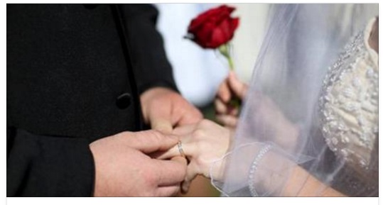 SPOSA SI ALLONTANA DAL MARITO IN AEROPORTO PER ANDARE IN BAGNO, POI QUELLO CHE ACCADE E' INQUIETANTE - 28/12/2016