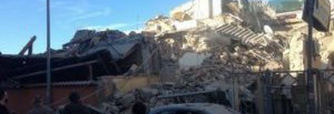 ROMA, ESPLODE UNA PALAZZINA: PERSONE SOTTO LE MACERIE - ECCO COSA STA ACCADENDO - 28/12/2016