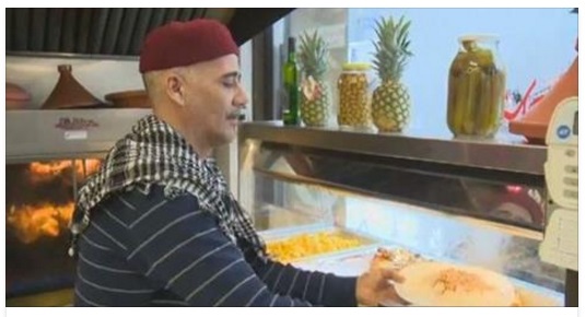 IL RISTORANTE CHE REGALA PASTI A CHI HA FAME: 'ENTRATE E MANGIATE, NON CHIEDIAMO NIENTE' - 10/01/2017