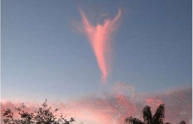 TERREMOTO IN ABRUZZO: UN ANGELO APPARE NEL CIELO DOPO IL SISMA - 19/01/2017