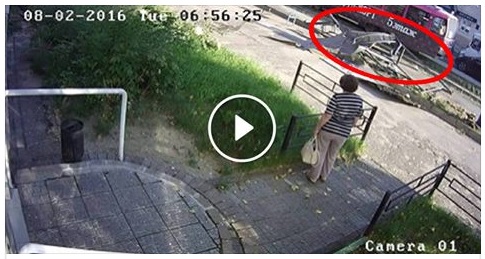 NON CREDETE IN UN POTERE SUPERIORE? QUESTA DONNA HA SICURAMENTE UN ANGELO CUSTODE - GUARDATE A 0:13... - 05/04/2017